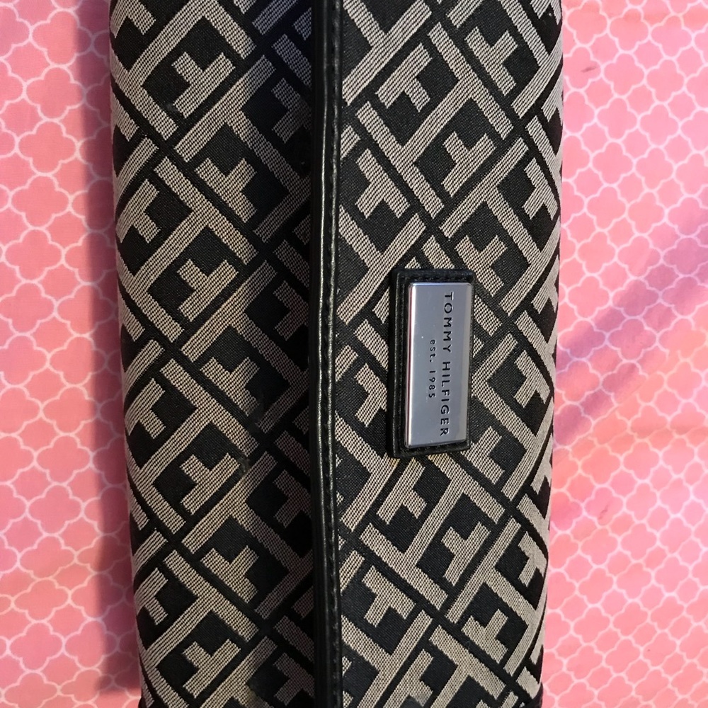 Tommy Hilfiger Checkbook Wallet.